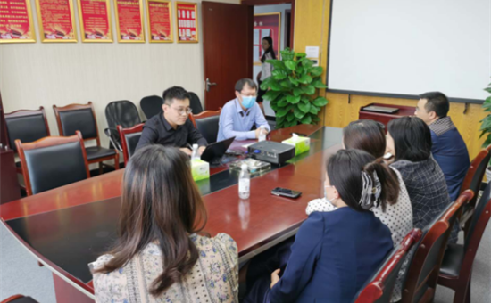 龙8头号玩家置业公司召开项目推进工作法律咨询会